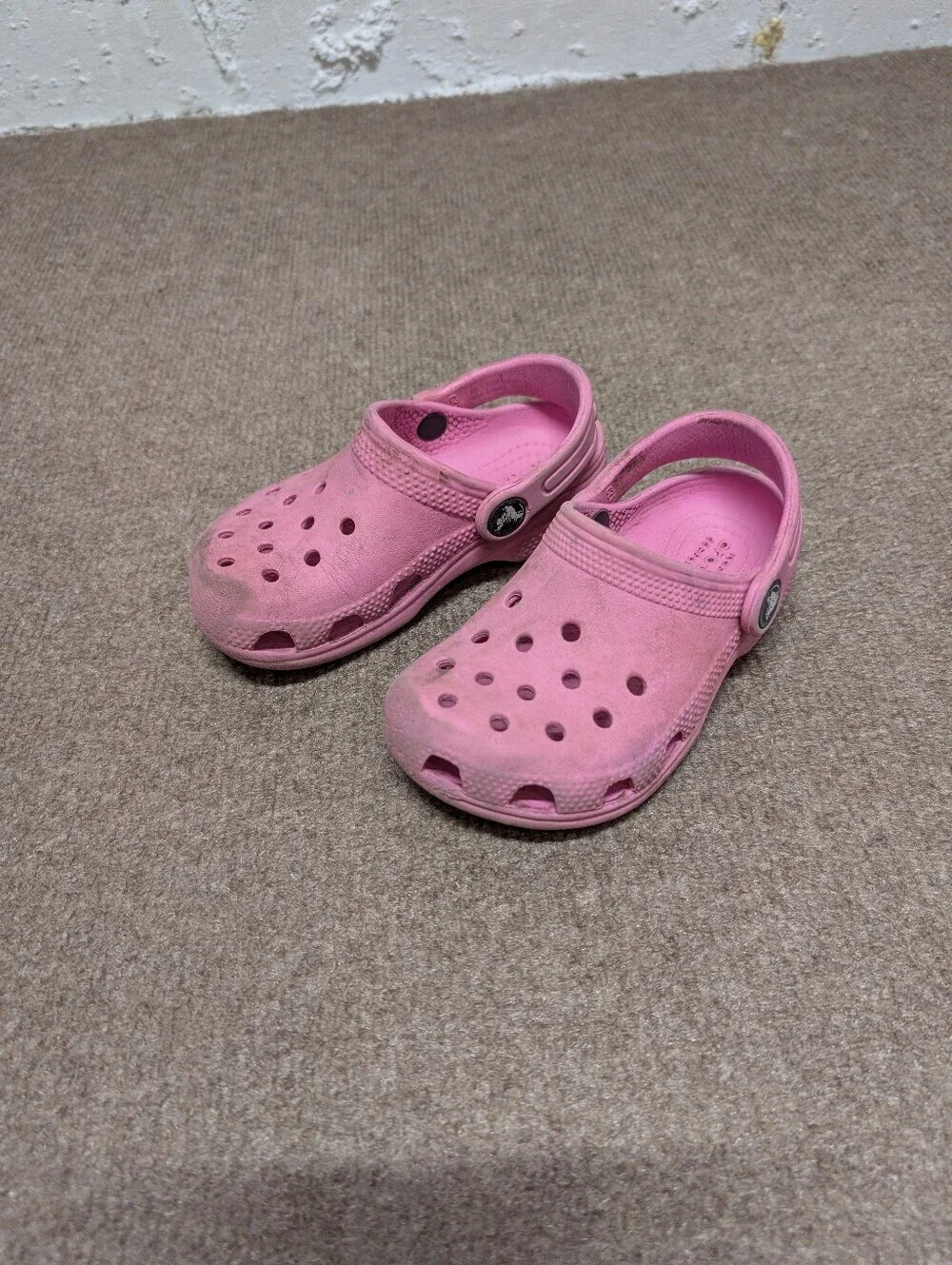 CROCS Kids Girls Pink Classic Clog Sandals (Size C9 aka 4-5 year old)